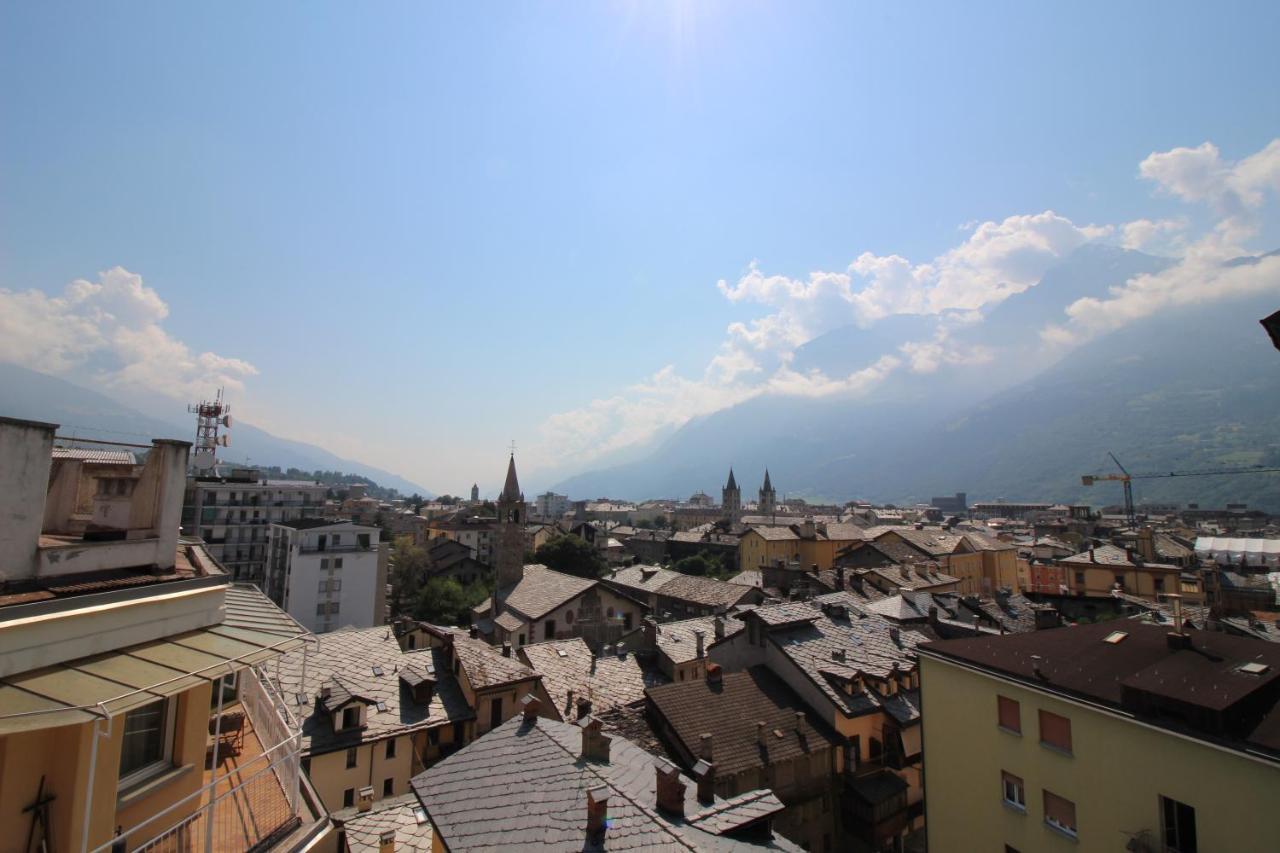Lovely Panoramic View Apartment - Affitti Brevi Italia Aosta Luaran gambar